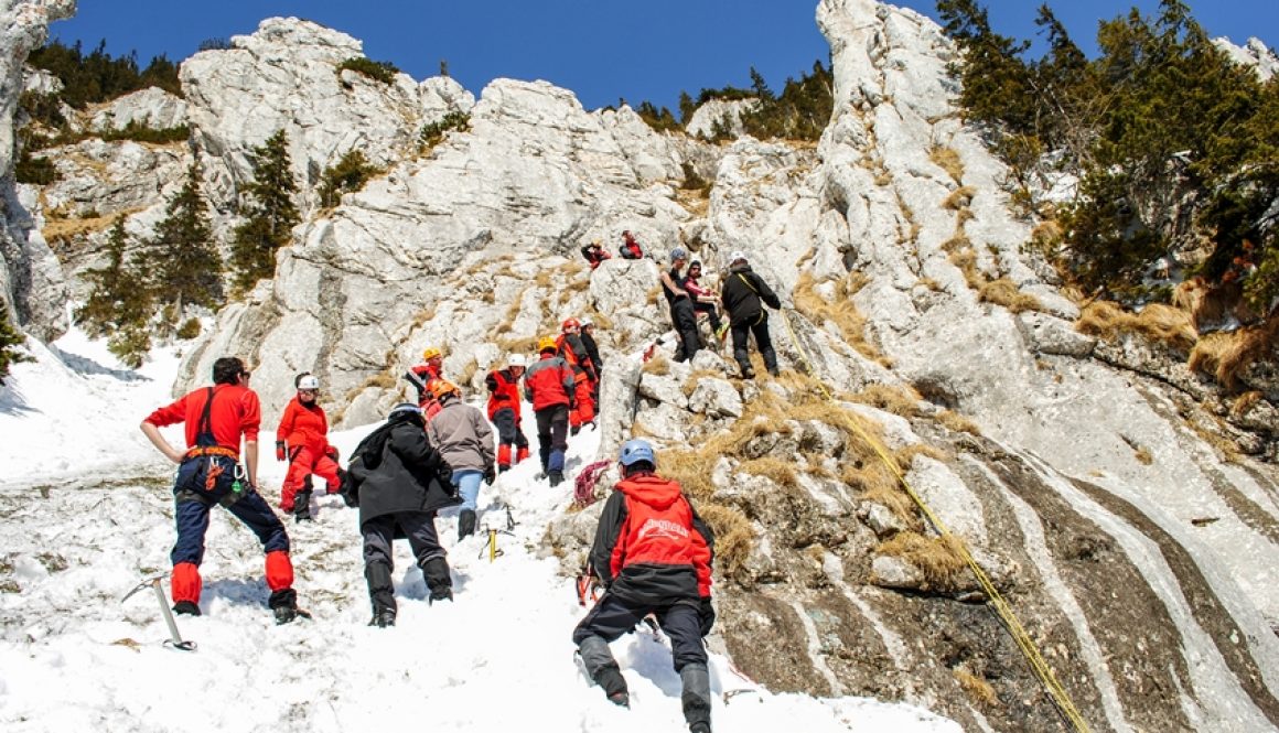 Atelier de alpinism hibernal organizat de AMC in Piatra Craiului
